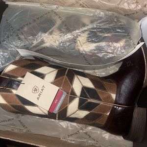 Women’s Ariat boots Size 8 B (Medium)